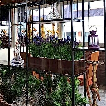 saksılı-yapay-agaclarla-dekorasyon-nasil-olur